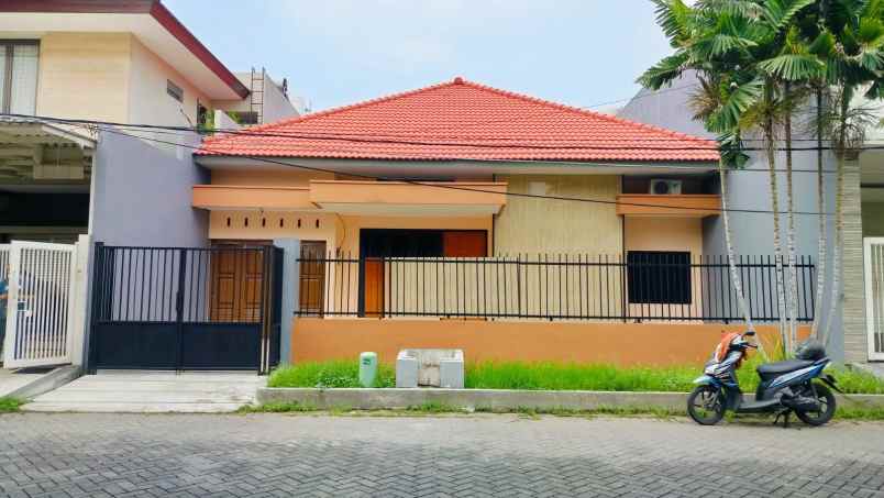 dijual rumah manyar tirtomoyo manyar