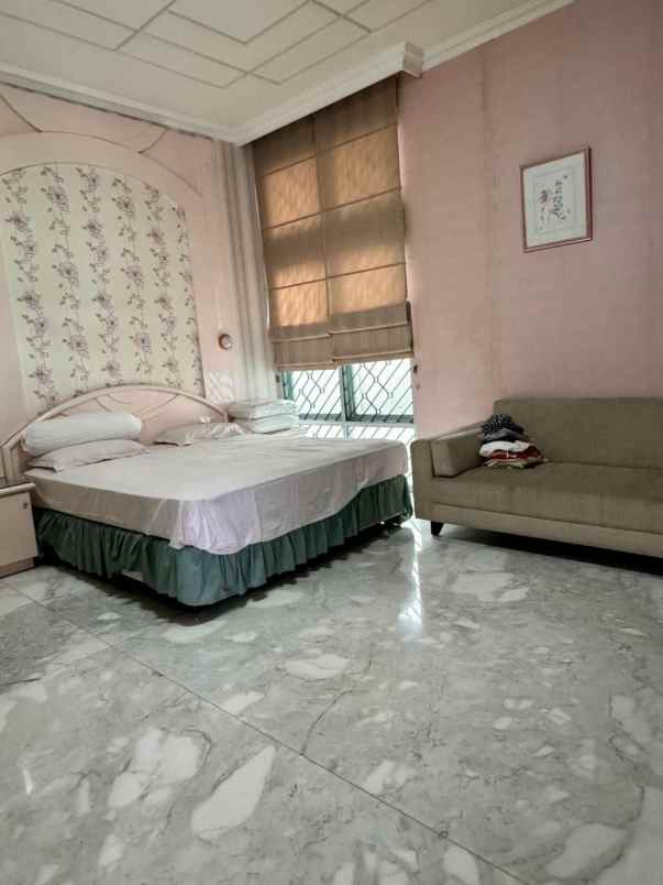 dijual rumah mewah 2lantai di surabaya