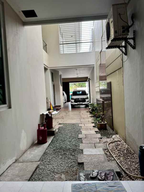 dijual rumah mewah 2lantai di surabaya