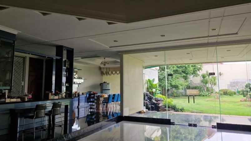 dijual rumah mewah 2lantai di surabaya