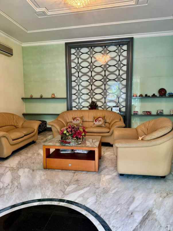 dijual rumah mewah 2lantai di surabaya