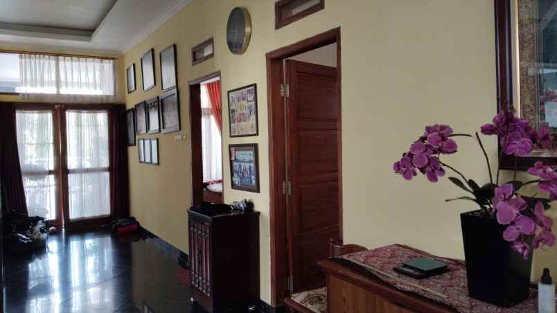 dijual rumah mewah di cimbeluit kota bandung
