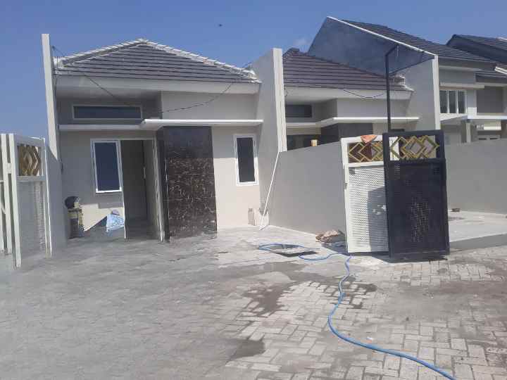dijual rumah modern tengah