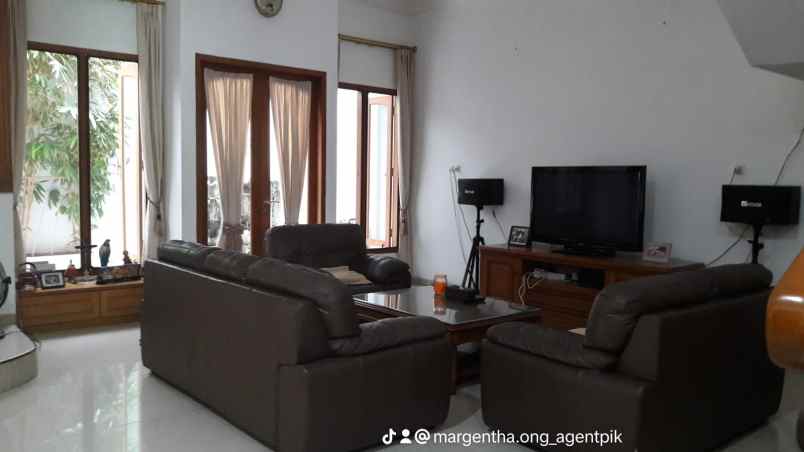 dijual rumah muara karang jakut hadap utara shm