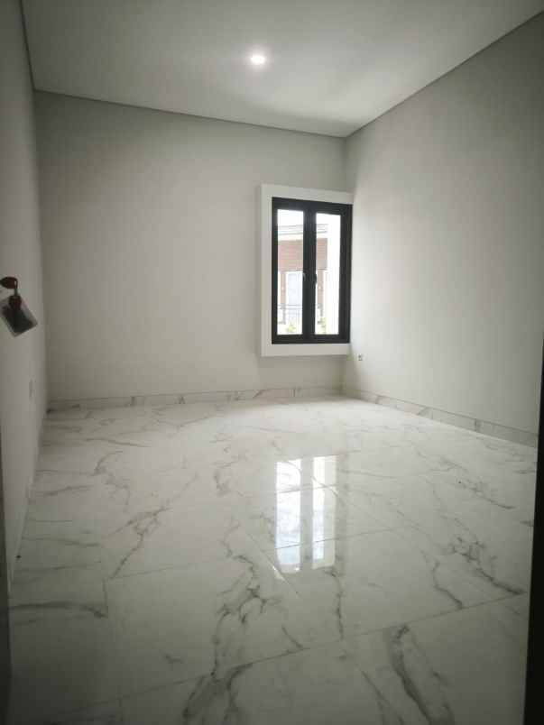 dijual rumah mulyosari