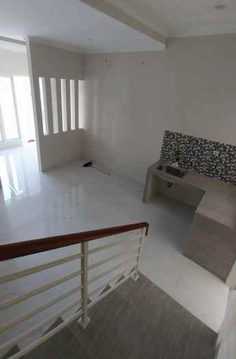 dijual rumah mulyosari utara