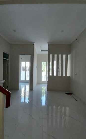 dijual rumah mulyosari utara