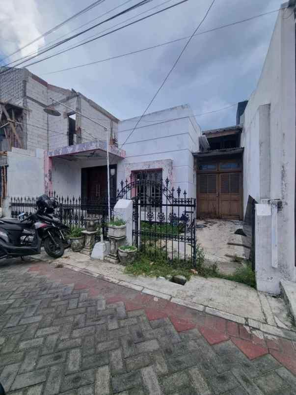 dijual rumah mulyosari utara