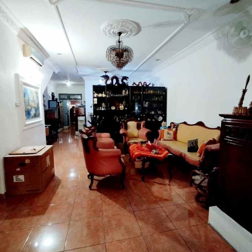 dijual rumah ngiden intan timur