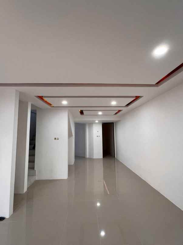 dijual rumah nginden intan tengah