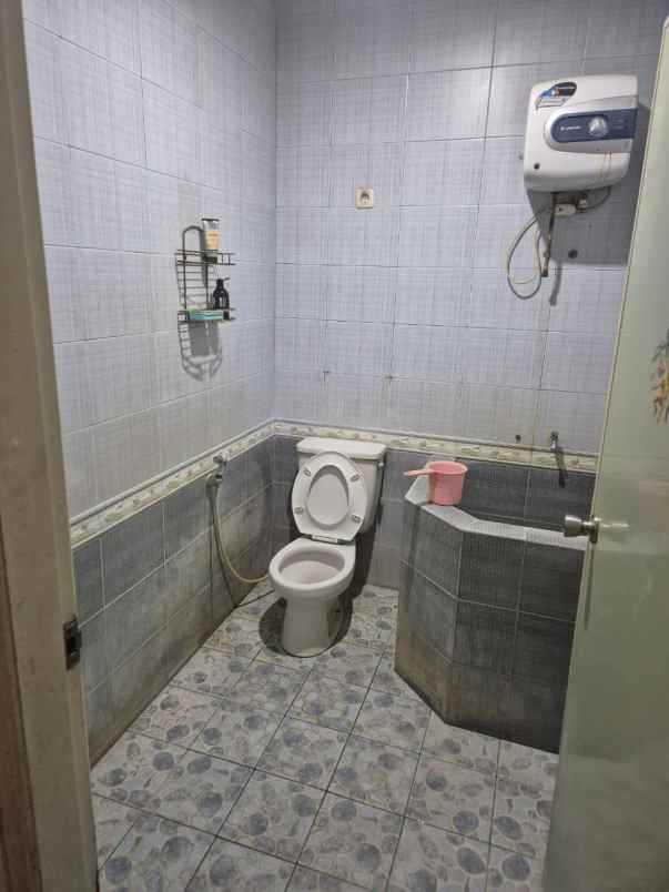 dijual rumah nirwana eksekutif