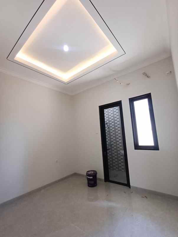 dijual rumah nirwana eksekutif