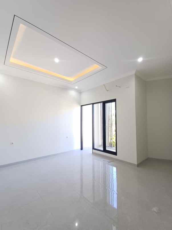 dijual rumah nirwana eksekutif