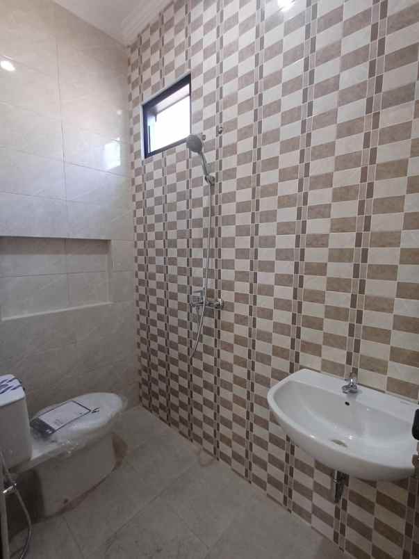 dijual rumah nirwana eksekutif
