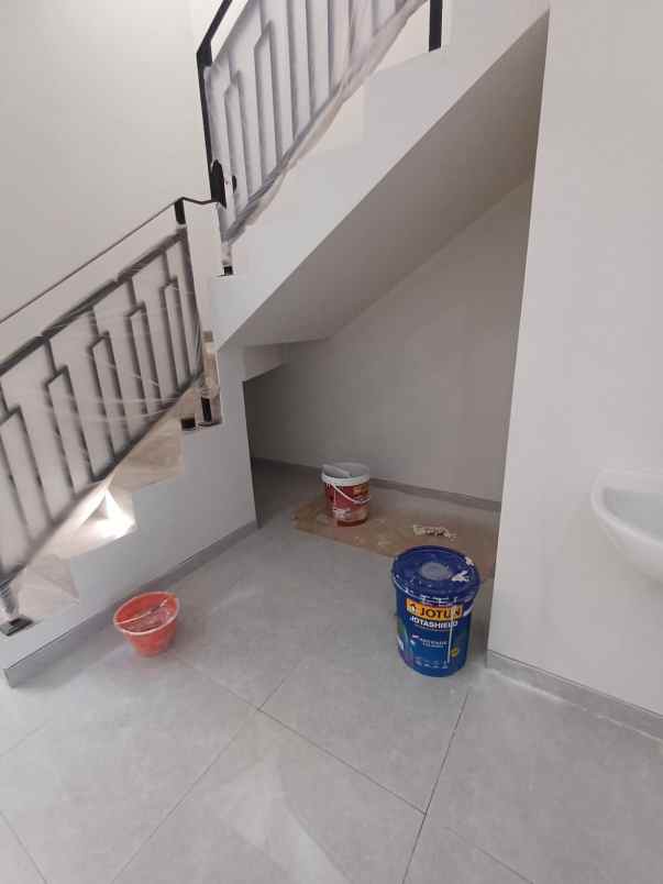 dijual rumah nirwana eksekutif