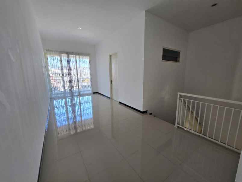 dijual rumah nirwana eksekutif