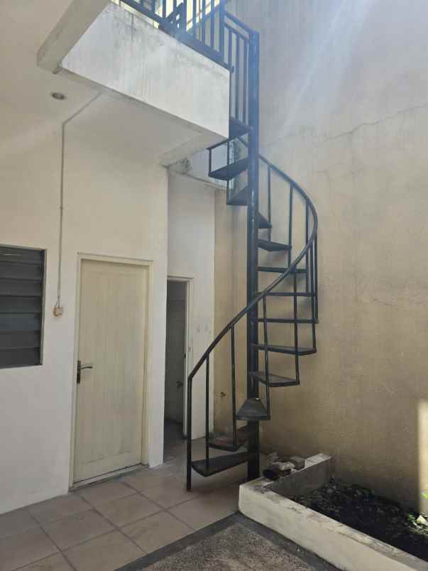 dijual rumah nirwana eksekutif