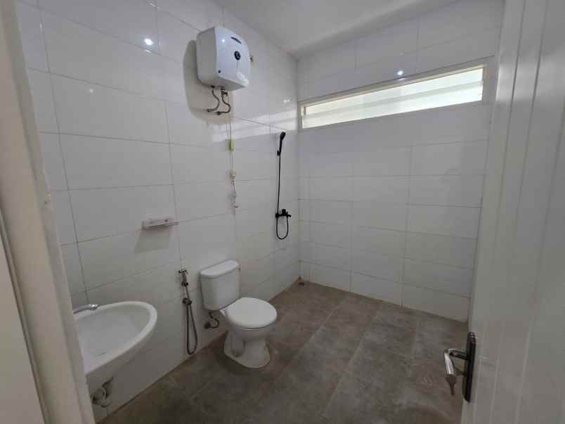 dijual rumah nirwana eksekutif