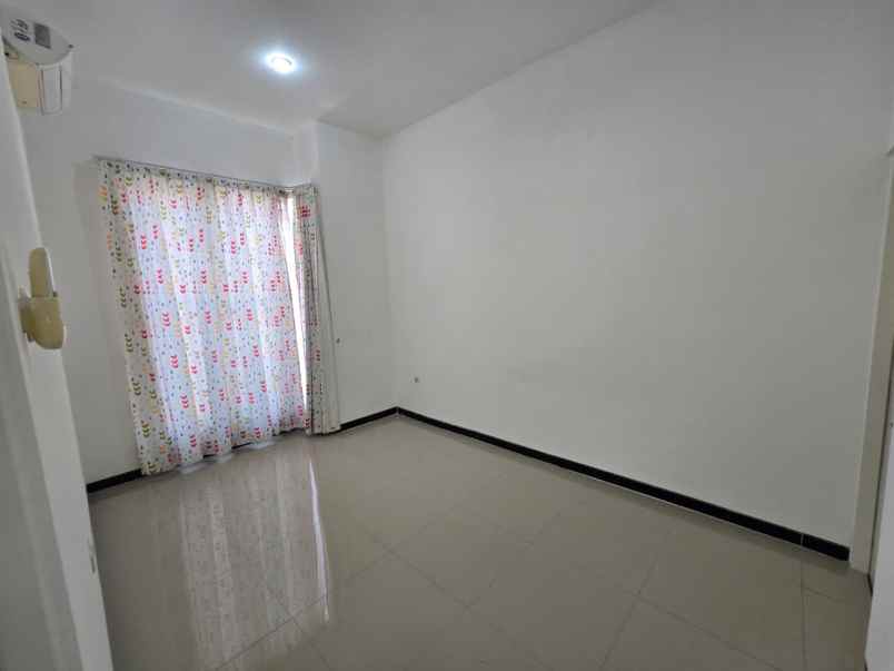 dijual rumah nirwana eksekutif