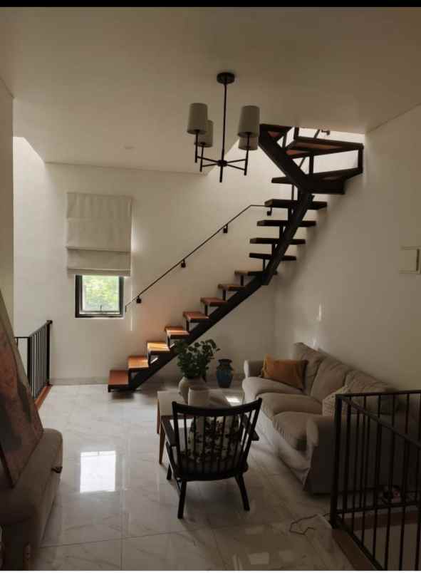 dijual rumah nusaloka bsd city
