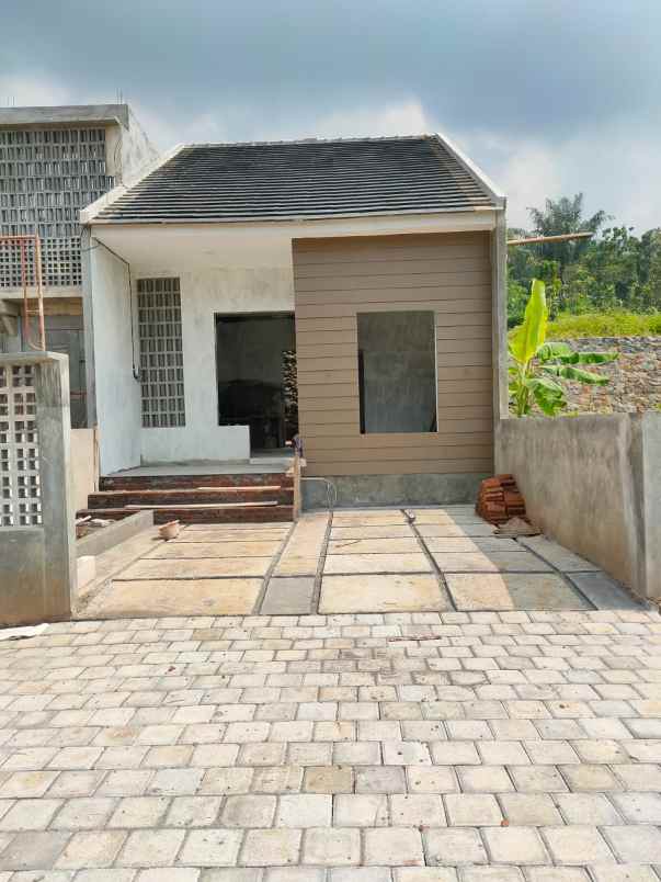 dijual rumah nyatnyono