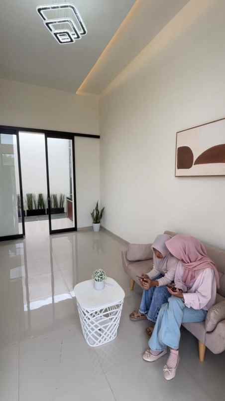 dijual rumah oma view atas