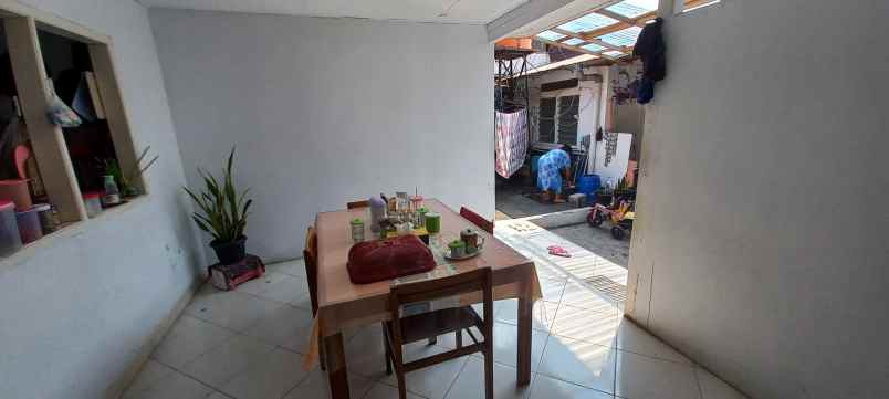 dijual rumah otista