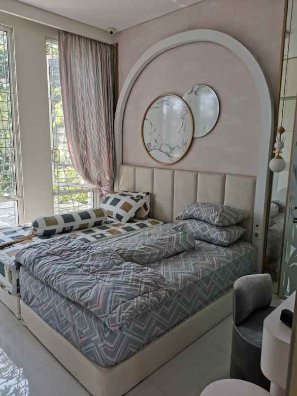 dijual rumah pakuwon city