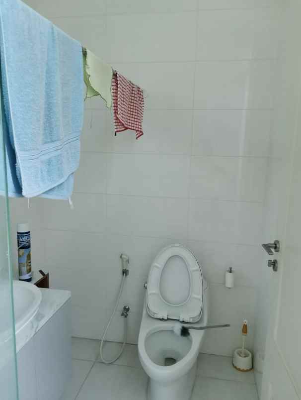 dijual rumah pakuwon city