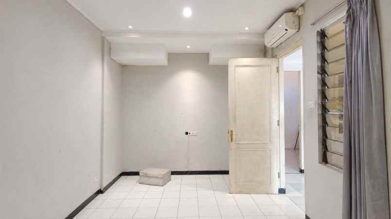dijual rumah pakuwon city