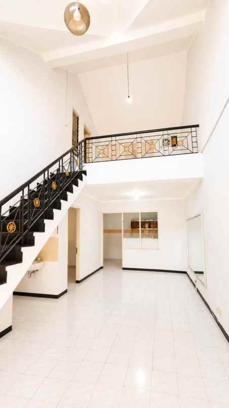 dijual rumah pakuwon city