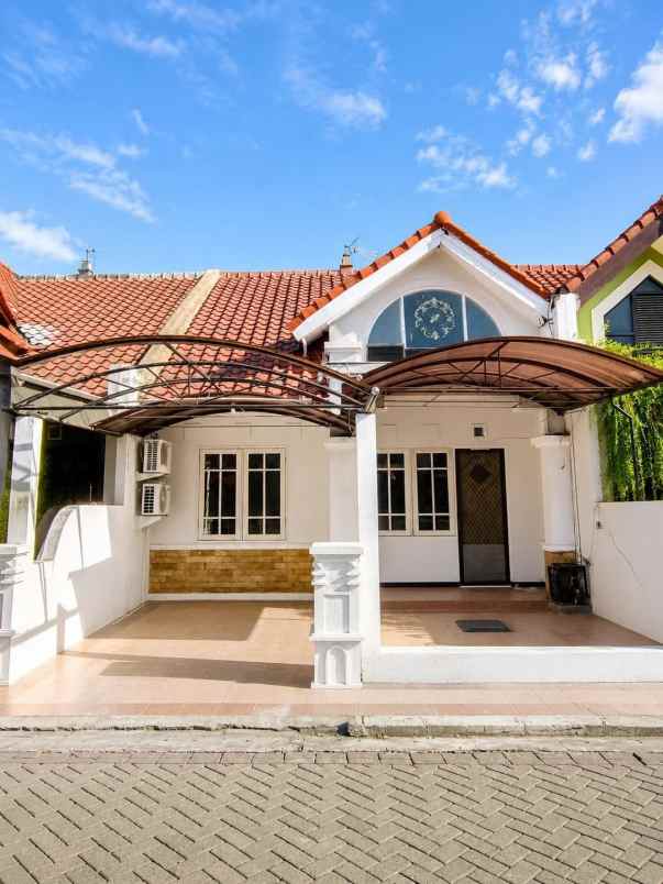 dijual rumah pakuwon city