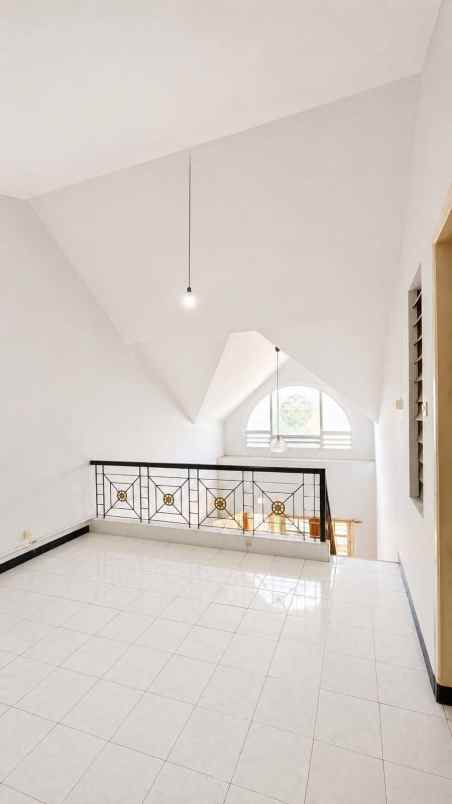 dijual rumah pakuwon city