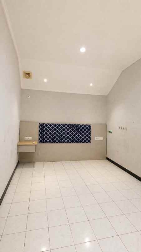 dijual rumah pakuwon city