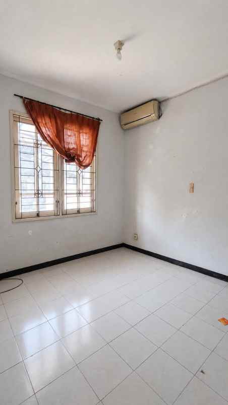 dijual rumah pakuwon city
