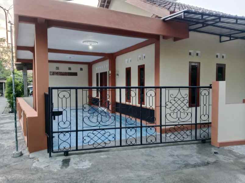 dijual rumah pandak