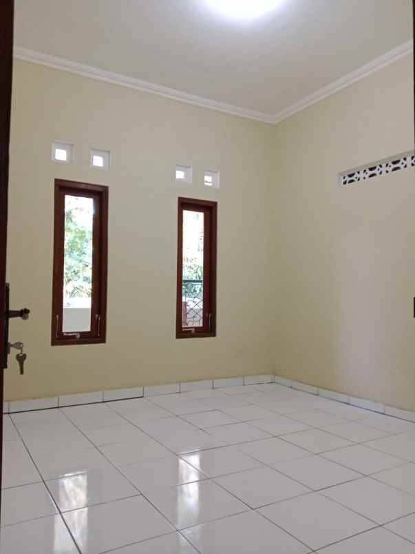 dijual rumah pandak