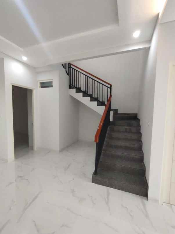dijual rumah pantai mentari