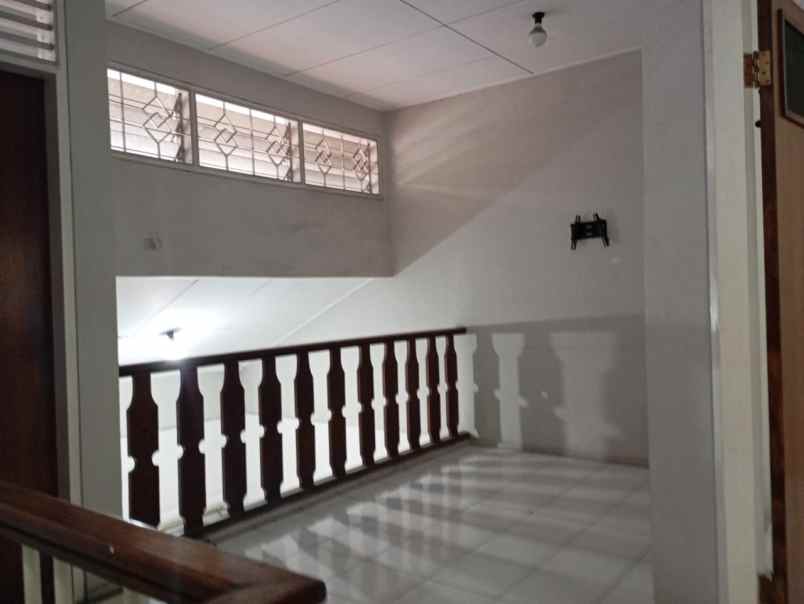 dijual rumah pelepah kelapa gading