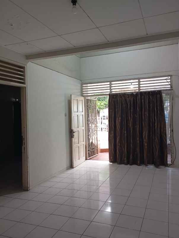 dijual rumah pelepah kelapa gading