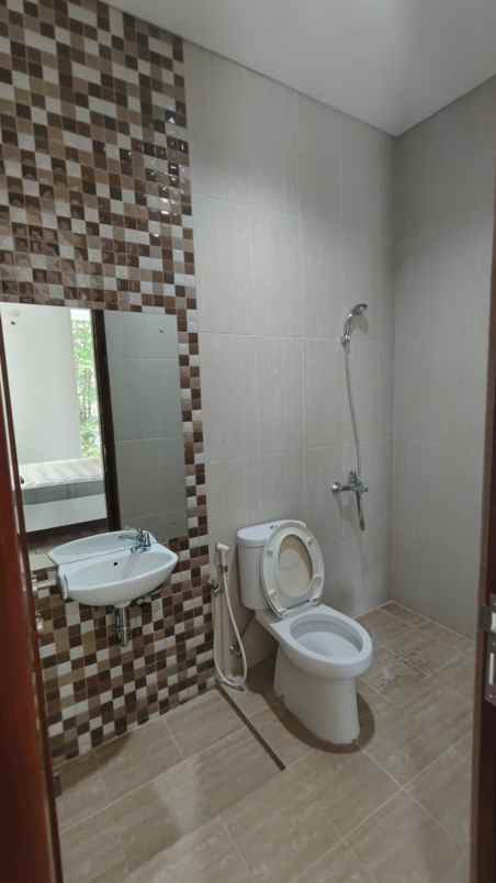 dijual rumah permata jingga