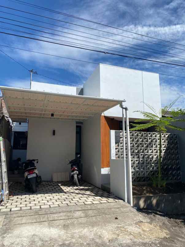 dijual rumah perum guwosari blok 8 no