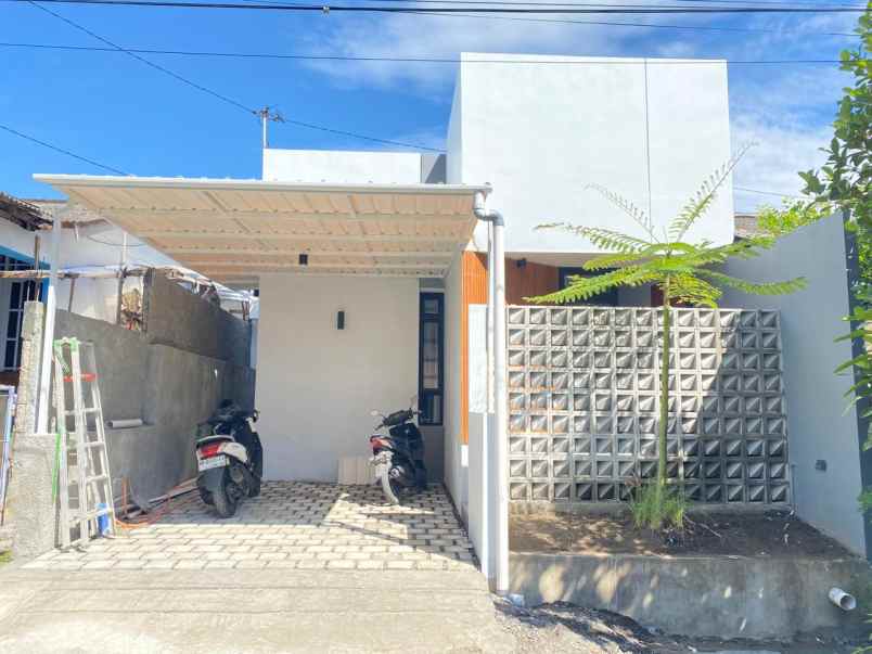 dijual rumah perum guwosari blok 8 no