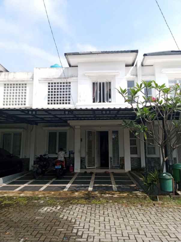 dijual rumah perum kiara residence