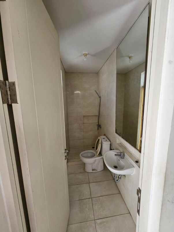 dijual rumah perumahan grand pakuwon