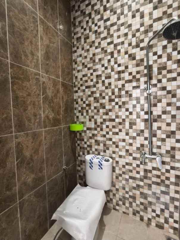 dijual rumah perumahan green lake