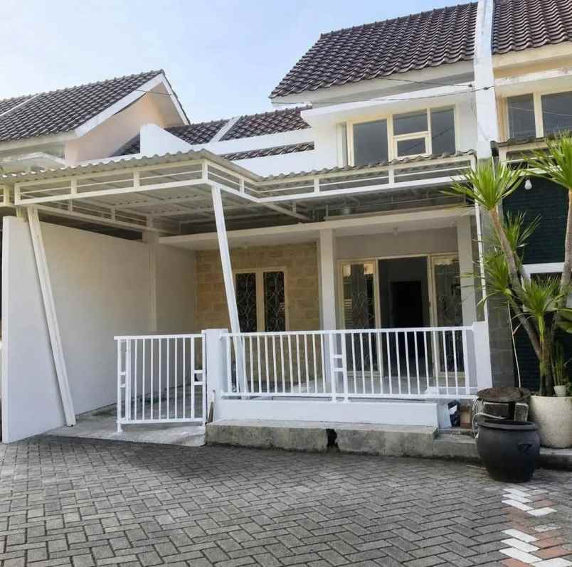 dijual rumah perumahan green lake