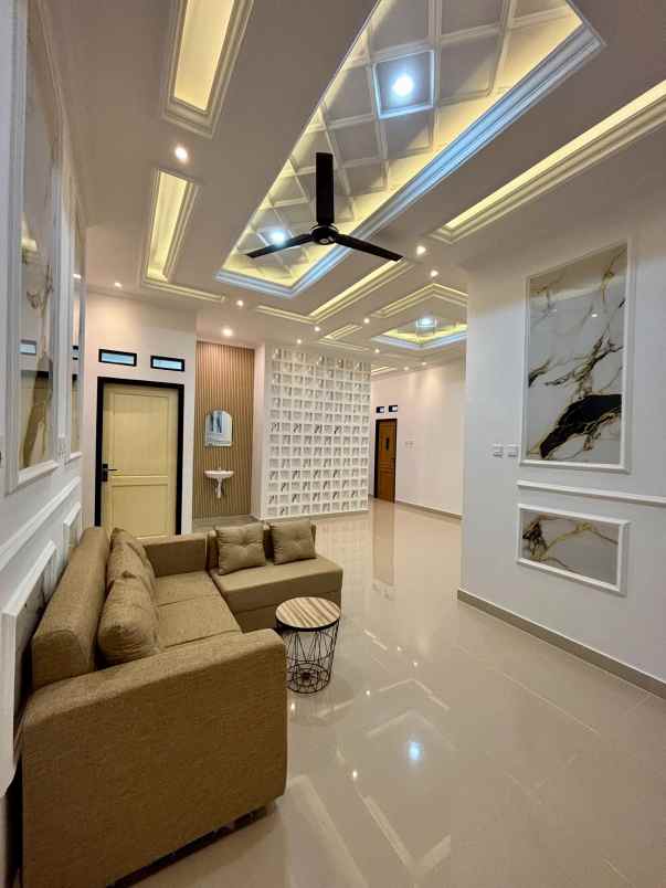 dijual rumah perumahan taman raya