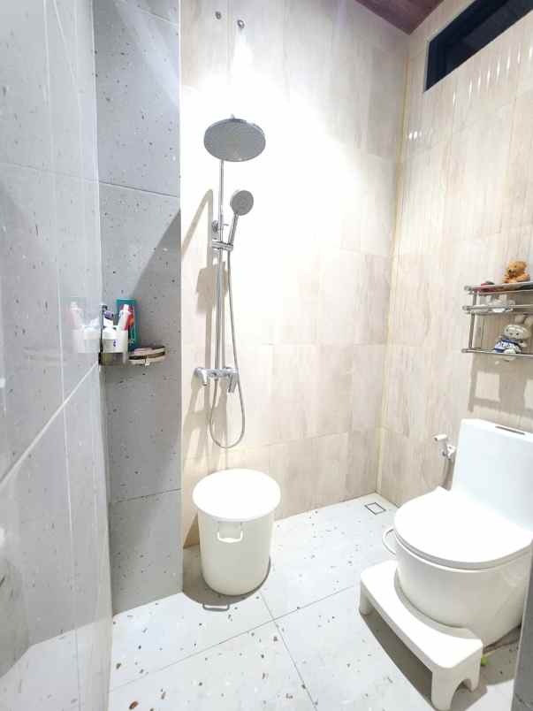 dijual rumah pisangan