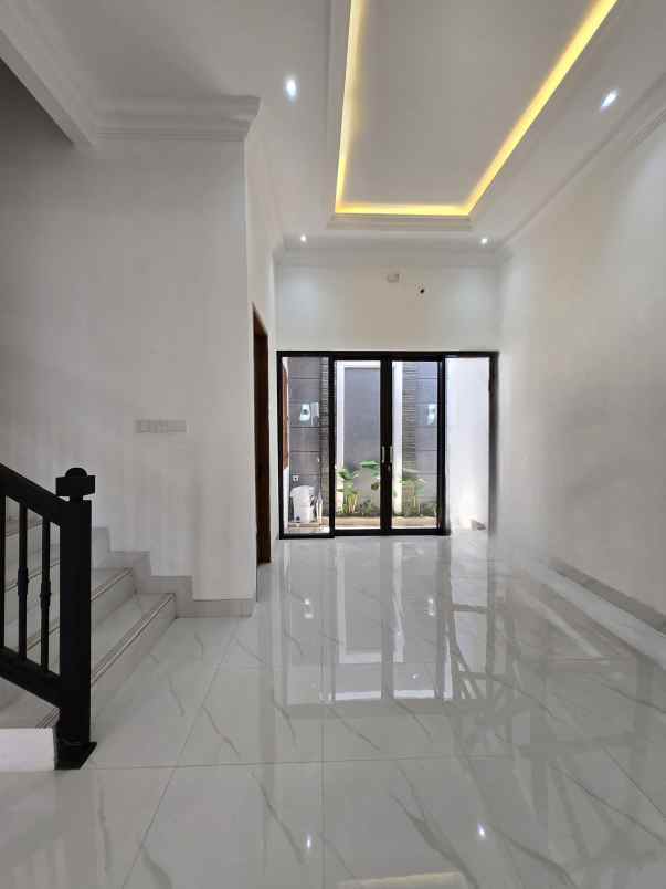 dijual rumah pondok bambu jakarta timur
